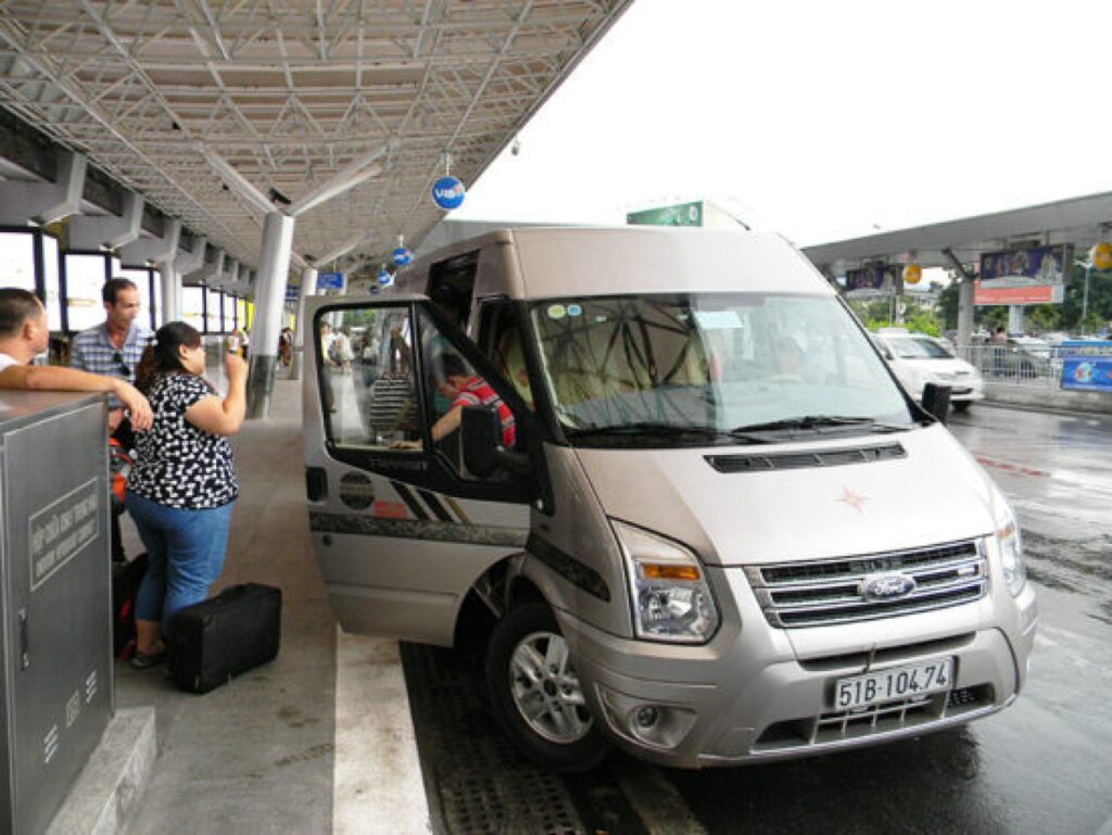 Dịch vụ đón trả sân bay Tân Sơn Nhất của Thuê xe Huy Đạt