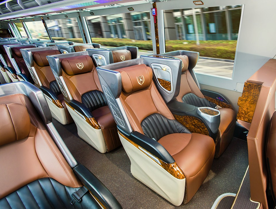 [TRẢI NGHIỆM ĐẲNG CẤP] - DỊCH VỤ THUÊ XE LIMOUSINE 19 CHỖ TPHCM - HUY ĐẠT